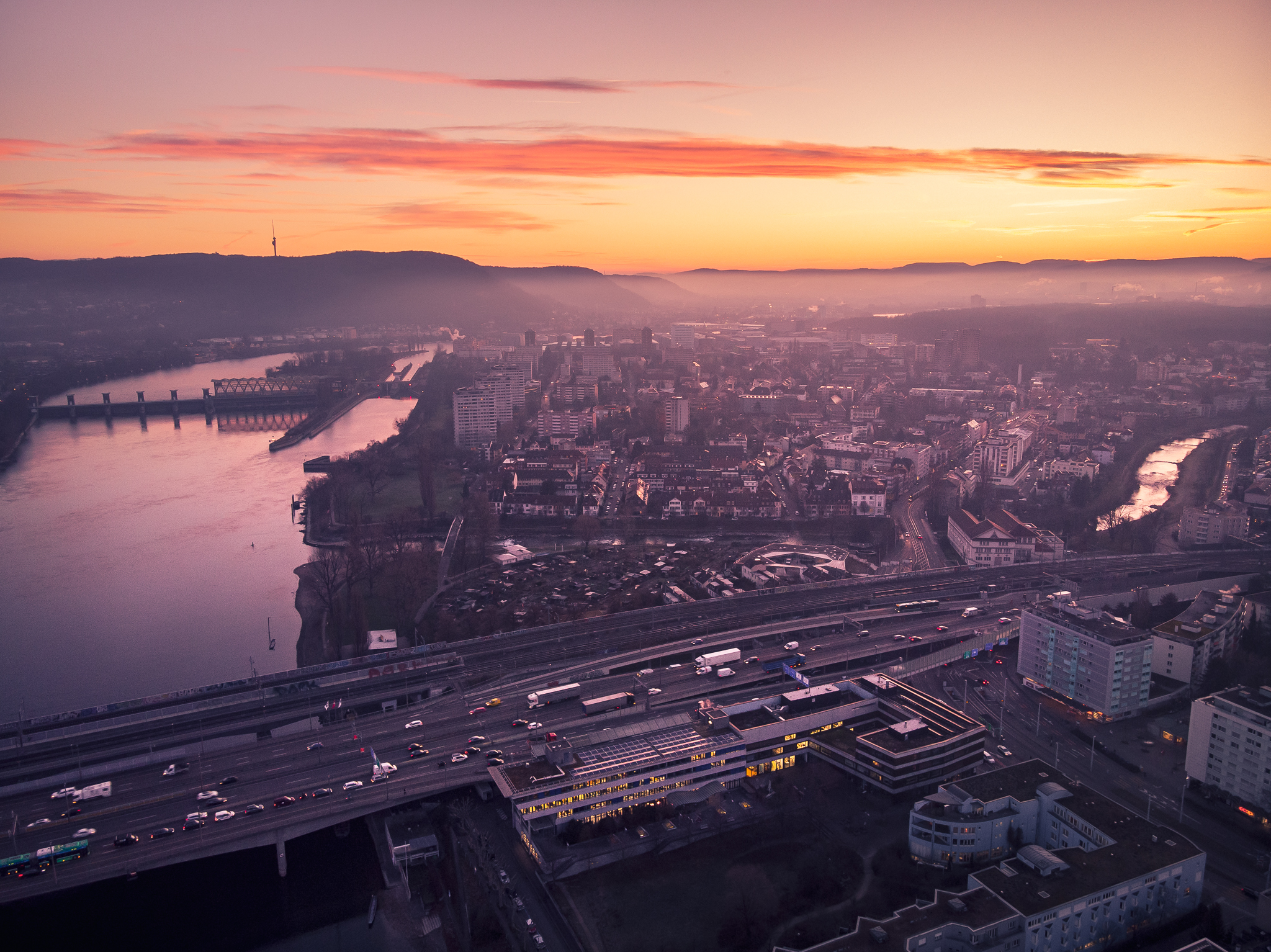 Nebliger Sonnenaufgang über Birsfelden