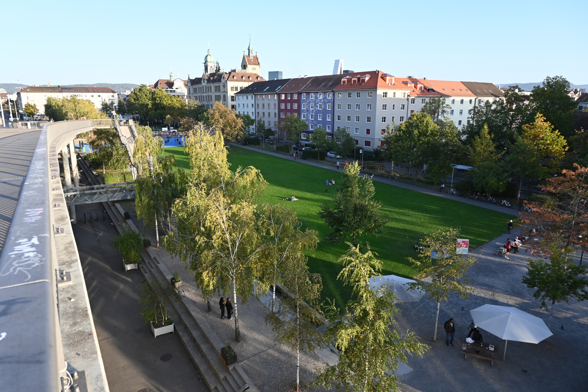 Blick von der Dreirosenbrücke auf die Dreirosenanlage